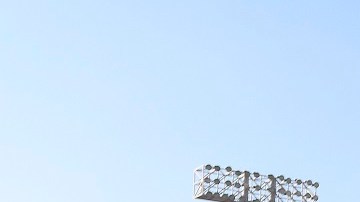 Camilo Sanvezzo celebra su gol con sus compañeros.