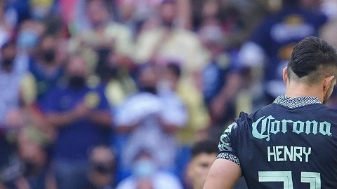 Henry Martín ingresa al terreno de juego contra Pachuca en la Jornada 6.