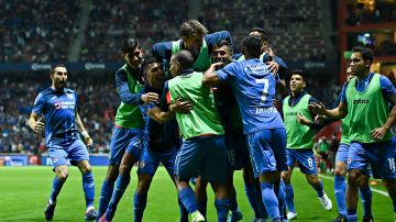 Los jugadores de Cruz Azul celebran el segundo gol del partido.
