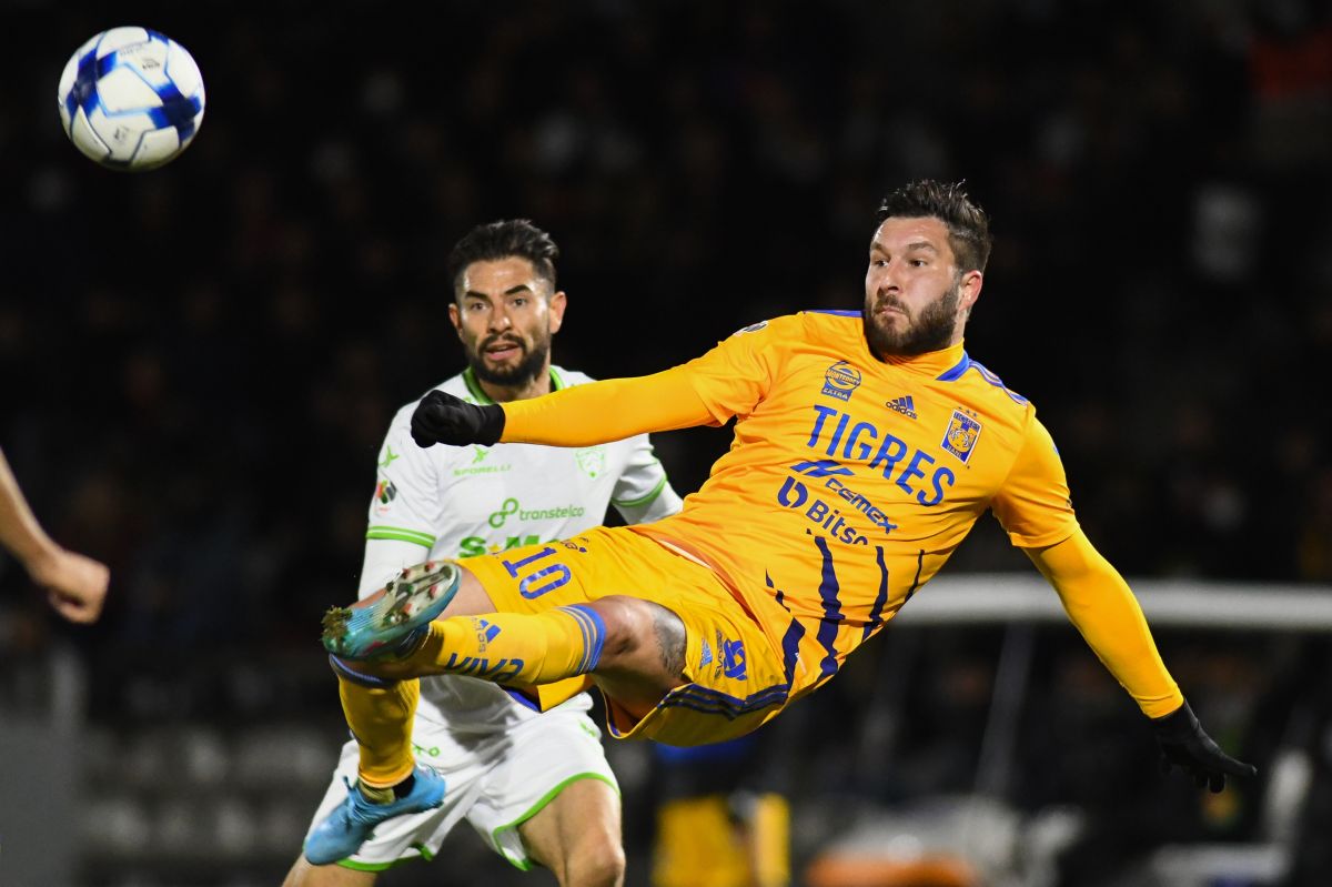 Gignac anotó un golazo de tijera.