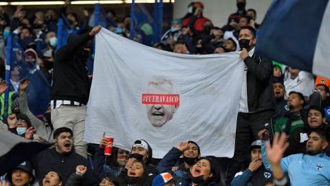 Pancartas en rechazo a Javier Aguirre, fueron desplegadas en las tribunas.