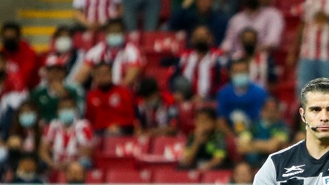 Fernando Hernandez se llevó el protagonismo por su decisiones arbitrales.