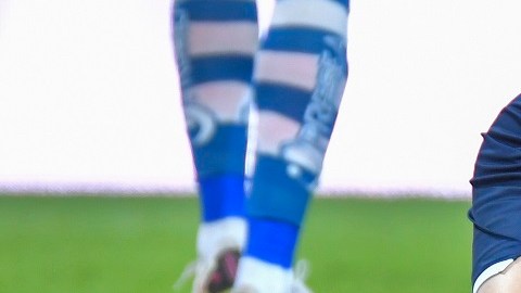 Jesús Angulo, de Chivas, se lamenta por la derrota de su equipo.