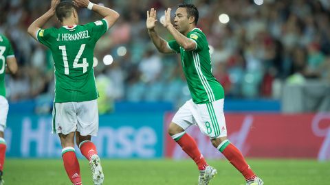 marco fabián y Javier Hernández