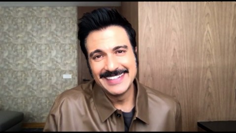 Jaime Camil con el bigote que lucirá en la serie de Vicente Fernández.