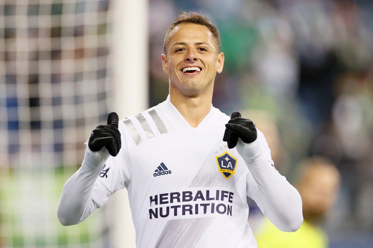 Espectacular! Chicharito presentó el nuevo uniforme del LA Galaxy