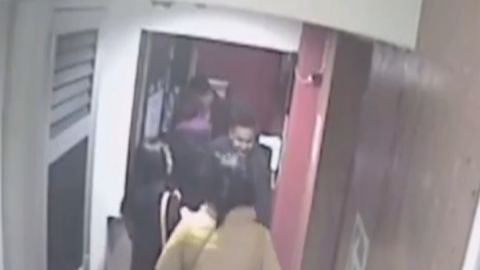 Captan a banda de mujeres que seduce y droga a hombres solitarios para asaltarlos.