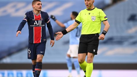 Marco Verratti podría ser sancionado con varios partidos por faltarle el respeto a un árbitro.