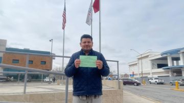 A líder proinmigrante de San Diego, Salvador Candia, le aprueban la residencia en Ciudad Juárez. (Cortesía)