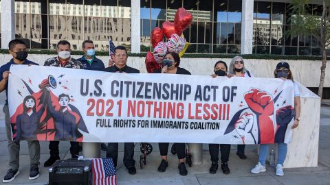En Los Ángeles líderes activistas se pronunciaron a favor del Día sin Inmigrantes.