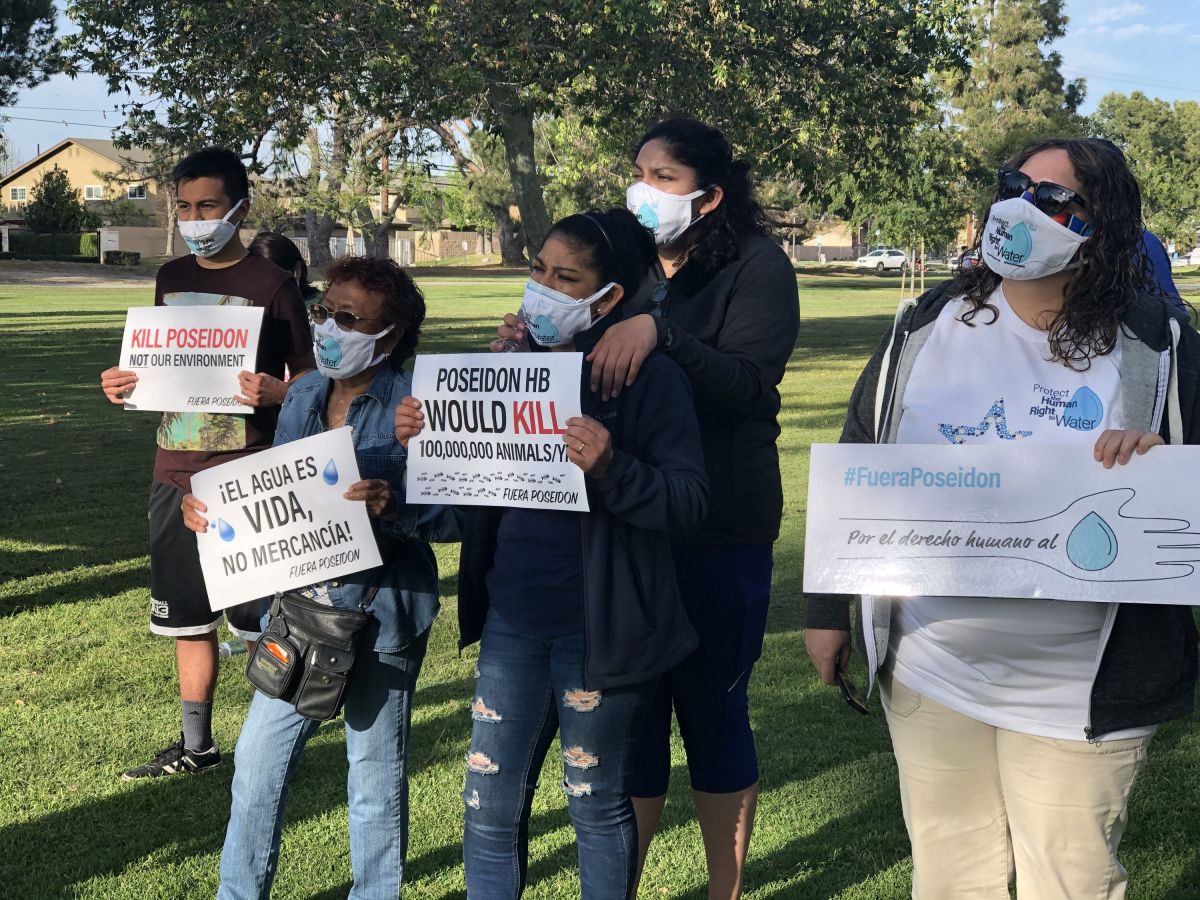 Residentes del condado de Orange protestan contra la planta desalinizadora de Huntington Beach, Poseidon. / foto: archivo.