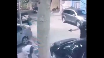 Sicario ejecuta a un joven en las calles de Monterrey, en México.