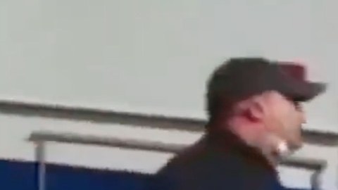 Comando ejecuta a hombre herido en ambulancia.