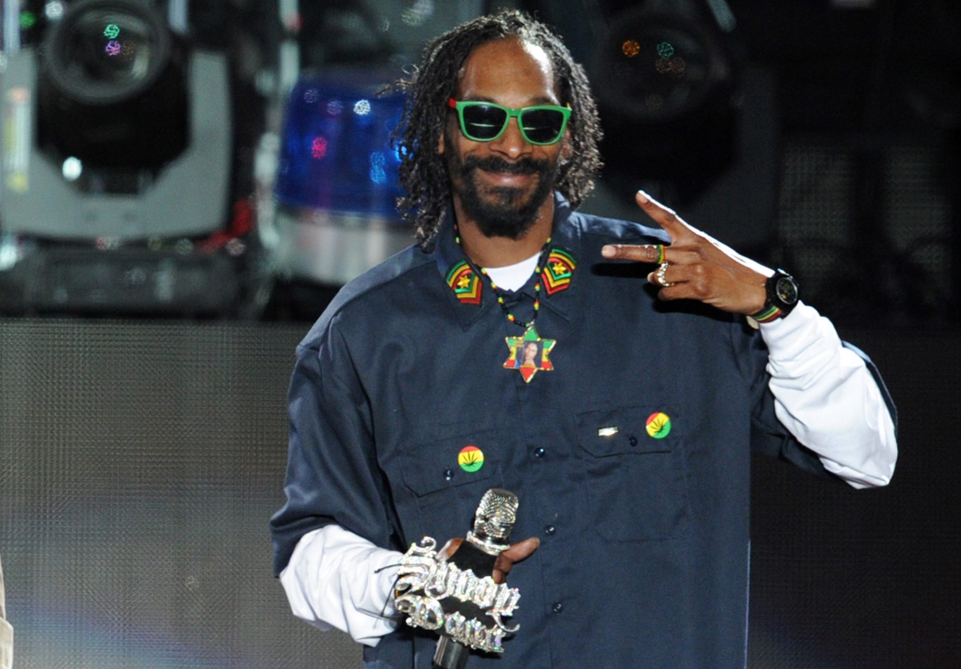 VIDEO: Snoop Dogg Exhibe Su Fanatismo Por Vicente Fernández Con Uno De ...