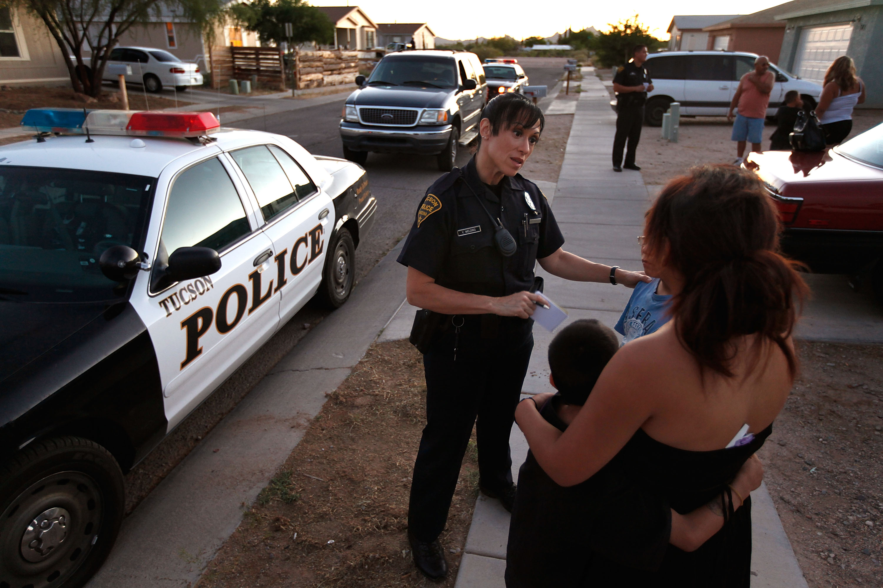 Video Muestra A Mujer Policía De Arizona Golpear A Una Niña De 13 Años