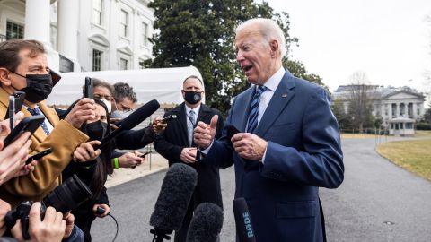 El presidente Biden todavía cree que Rusia podría invadir Ucrania pronto.