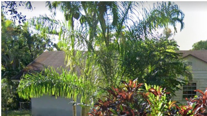 Así luce actualmente la casa que no fue de Pitbull, pero que sus vecinos creyeron suya (Google Maps)