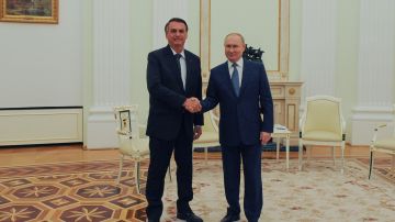 Jair Bolsonaro viaja a Rusia, se reúne con Vladimir Putin y declara solidaridad con el país