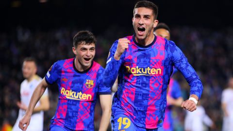 Ferrán Torres jugó su partido con una camiseta que no tenía el escudo del Barcelona.