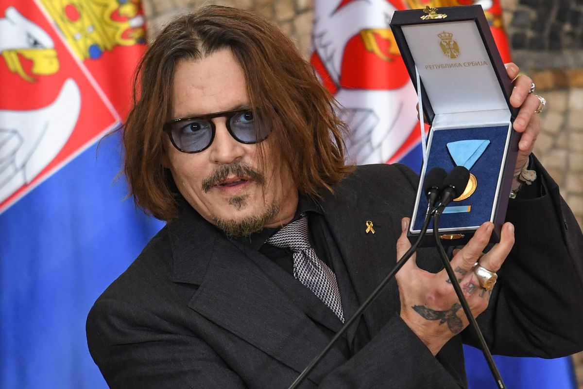 Johnny Depp recibe la Medalla al Mérito por su trayectoria en Belgrado, Serbia.