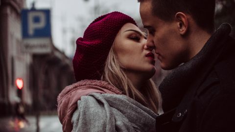 Las estrellas concedieron el don natural del beso a 5 signos zodiacales.