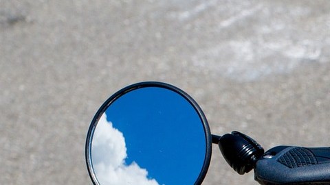 Foto del volante de una bicicleta eléctrica