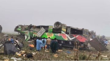 Bus cae a un abismo en Perú; hay al menos 22 muertos y 5 desaparecidos tras la tragedia