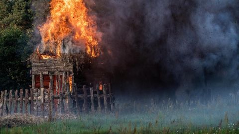 El día que lo detuvieron estaba incendiando un bote de basura