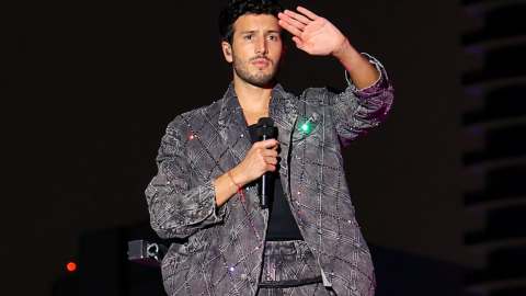 Sebastián Yatra durante su presentación en Premio Lo Nuestro 2022.