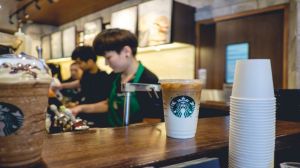 Casi 100 tiendas de Starbucks en todo el país se unen para formar parte de un sindicato en EE.UU. thumbnail