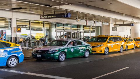 Cómo LA planea salvar su industria de taxis y evitar altas tarifas de Uber y Lyft