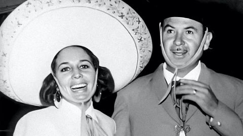Doña Flor Silvestre y Don Antonio Aguilar | Mezcalent.