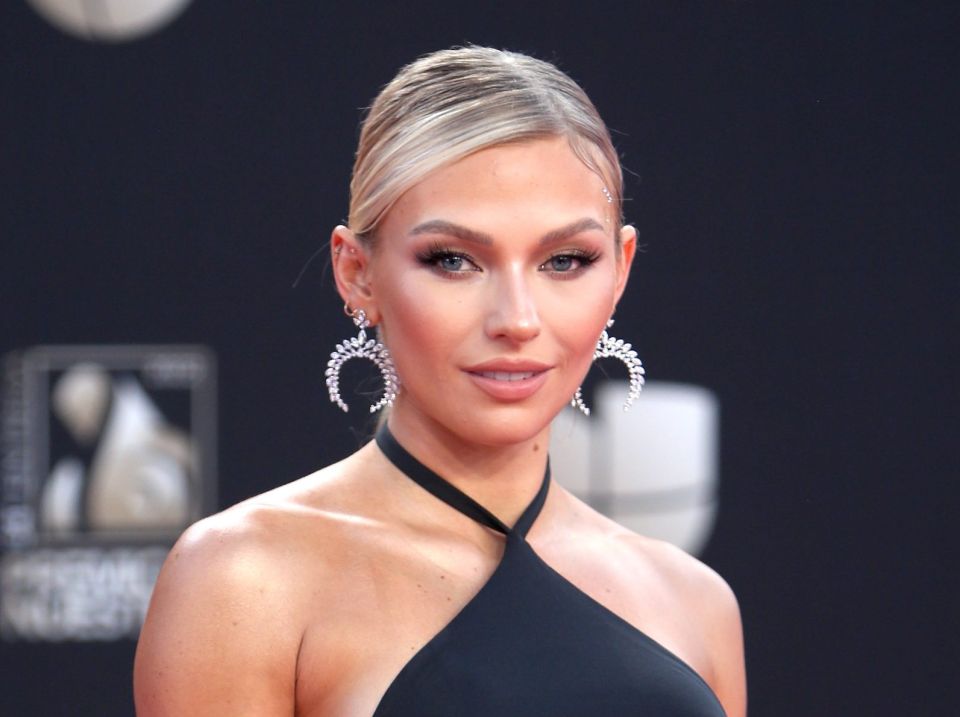 Irina Baeva shows off her figure in black sports leggings, combining them with ankle boots