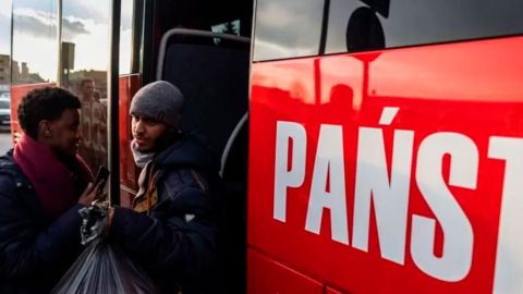Rusia y Ucrania: estudiantes africanos e indios denuncian discriminación en las fronteras para huir de la guerra