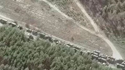 Rusia invade Ucrania: un enorme convoy ruso se dirige a Kiev mientras se intensifican los ataques sobre Járkiv y Jersón