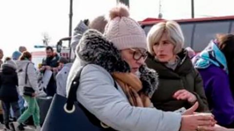 Rusia invade Ucrania: las numerosas muestras de solidaridad para acoger a los miles de ucranianos que huyen