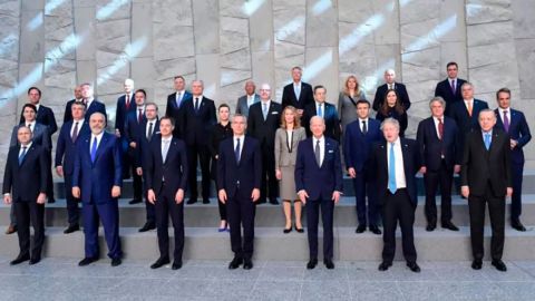 Rusia y Ucrania: ¿quiénes son las únicas 4 mujeres entre los 30 líderes que participan en la cumbre de la OTAN?