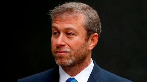 Rusia y Ucrania: sospechan que el multimillonario ruso Roman Abramovich fue envenenado durante negociaciones de paz