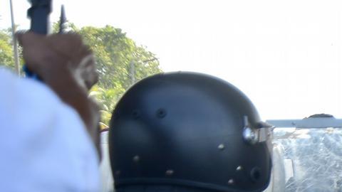 Enfrentamientos entre migrantes y policías mexicanos en Tapachula