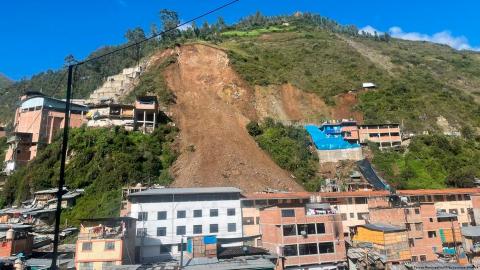 VIDEO: Tragedia en Perú, alud sepulta decenas de casas en pueblo andino