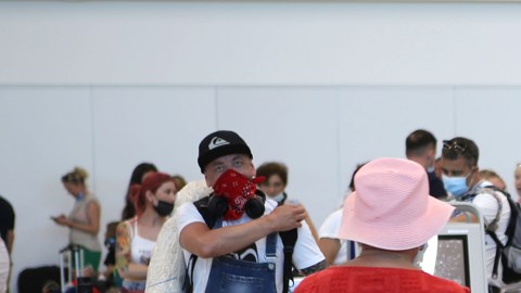 Turistas rusos pasan dificultades para regresar a Moscú desde Caribe mexicano