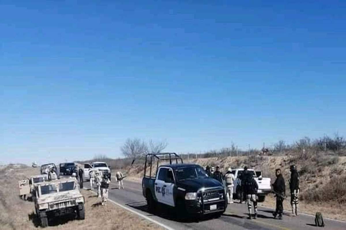 Fotos: Cártel del Noreste entra por la fuerza en zona de la frontera y  choca con la policía - La Opinión