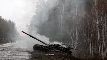 Columna de tanques de Putin es destruida por la artillería ucraniana en una emboscada que mató a otro alto comandante ruso