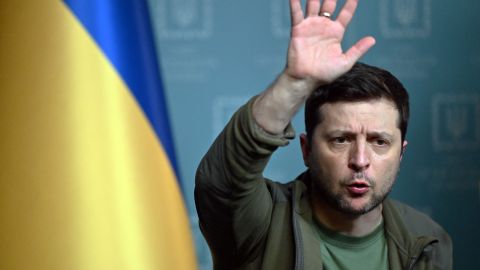 El presidente ucraniano Zelensky presiona para mantener conversaciones con Putin mientras Rusia intensifica los ataques