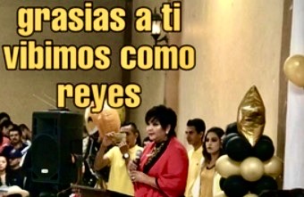 Flora García (de rojo) en una fotografía de denuncia en las redes sociales