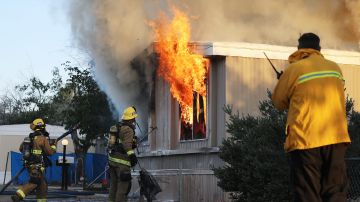 Incendio en apartamentos donde se grabó “Karate Kid” en California deja cuatro lesionados
