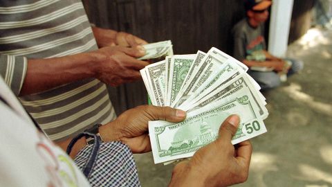 Trabajadores indocumentados no podrán recibir los beneficios del desempleo en California. (Getty Images)