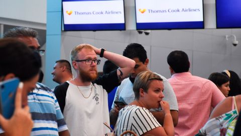 VIDEO: Pasajeros del Aeropuerto Internacional de Cancún huyen tras escuchar ruidos similares a una balacera