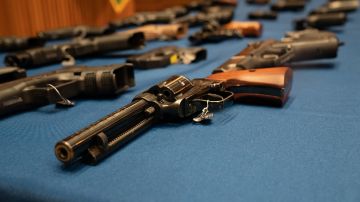 Condenan a cuatro latinos por comprar ilegalmente armas en EE.UU. para llevarlas a México