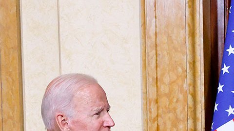Emmanuel Macron se desmarca de Joe Biden quien llamó “carnicero” a Vladimir Putin